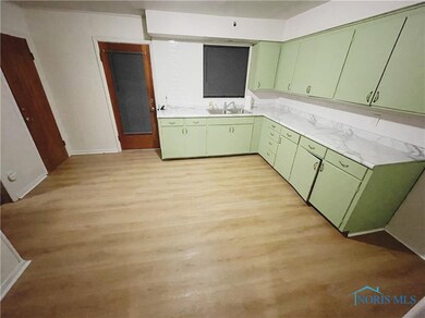 1954 Barrows St, Toledo, OH 43613 - photo 5