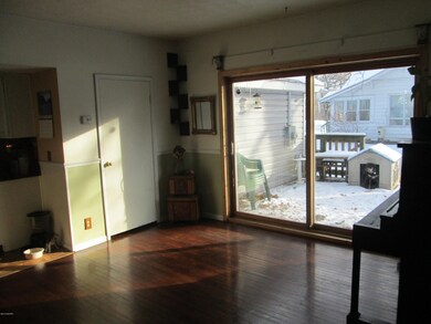 219 E Washington 004