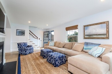006-Living_Room-5075270-medium