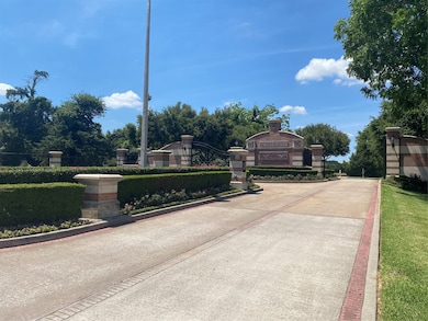 22102 Meadowhurst Cir E, Tomball, TX 77377 - photo 2