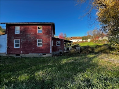 600 Manor St, Marion Center, PA 15759 - photo 2