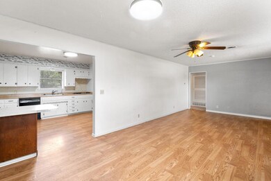 828 Vickie Dr, Azle, TX 76020 - photo 5