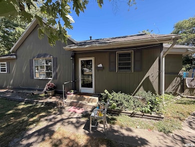 617 N Walnut St, Centralia, IL 62801 - photo 2