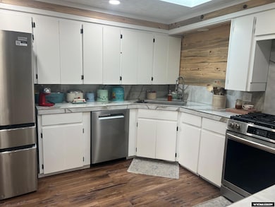 213 E Kendrick St, Rawlins, WY 82301 - photo 3