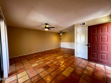 Lving Room 3