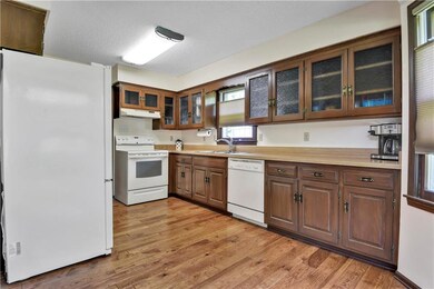 11318 W 49th St, Shawnee, KS 66203 - photo 6