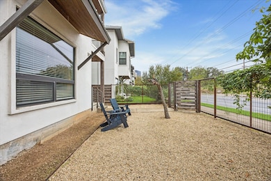 1011 E 12th St, Austin, TX 78702 - photo 3