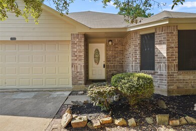 4512 Stonebridge Dr, Pearland, TX 77584 - photo 4