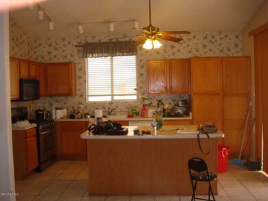 ISLAND KITCHEN