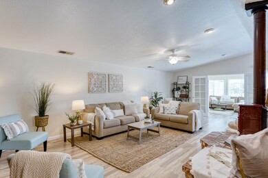 Huge Family Rm