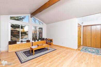 Living Room/Entry
