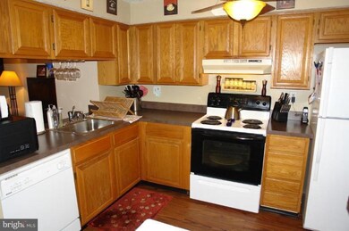 6004 Rowanberry Dr, Elkridge, MD 21075 - photo 7