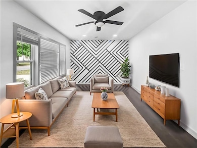 612 N Logan St, Olathe, KS 66061 - photo 2