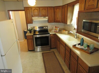 7704 Bay Front Rd, Baltimore, MD 21219 - photo 6