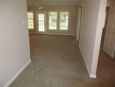 6075 S Stratton Ct, Columbus, IN 47203 - photo 3