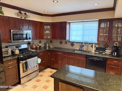 41 Mcdivitt Ave unit A, Staten Island, NY 10314 - photo 4