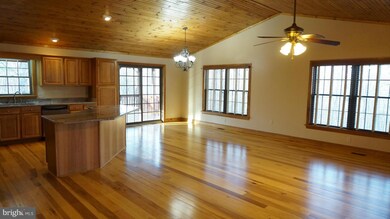 406 Colonial Dr, Berkeley Springs, WV 25411 - photo 6