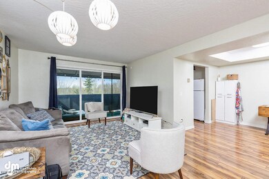 Living Room 20190503-DW-49734-SMALL