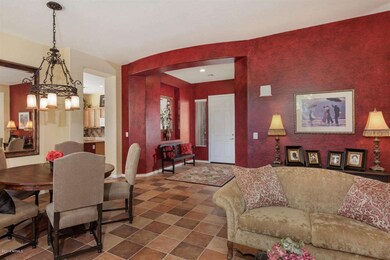 Open formal livingroom/dining