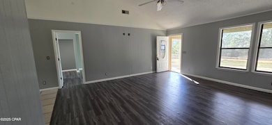 632 Carver Cir, Alford, FL 32420 - photo 5