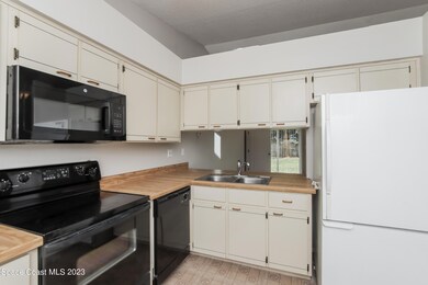 006-photo-kitchen-11676429