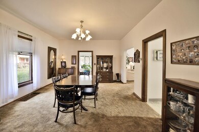 3 Formal Dining