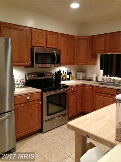 8521 Chapman Oak Ct, Springfield, VA 22153 - photo 3