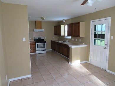 7207A Meadowgreen Ln unit A, Needville, TX 77461 - photo 4