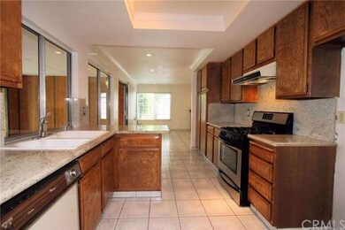 Newer gas range and oven make this a chef's paradi