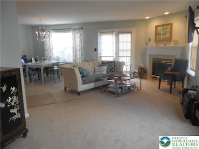 6814 Hunt Dr, MacUngie, PA 18062 - photo 3