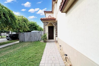 732 SE 35th Ave, Homestead, FL 33033 - photo 4