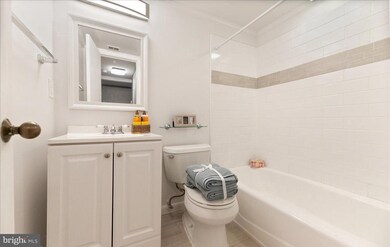 1904 Wilson Ln unit T1, McLean, VA 22102 - photo 7