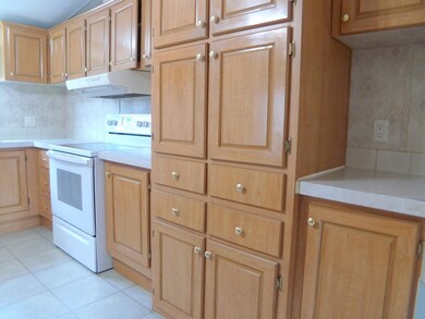 249 S Main St, Seabrook, NH 03874 - photo 4