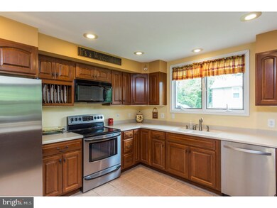 710 Crum Creek Rd, Broomall, PA 19008 - photo 6