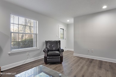 008 LIVING ROOM 1