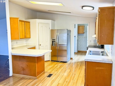 550 S State St, Sutherlin, OR 97479 - photo 3