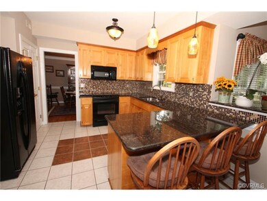 Wow facture here in this updated kitchen, stylish 