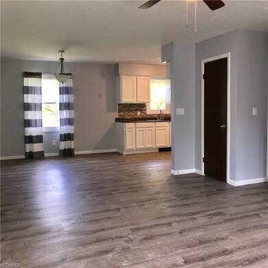 37 N Poplar St, Jefferson, OH 44047 - photo 3