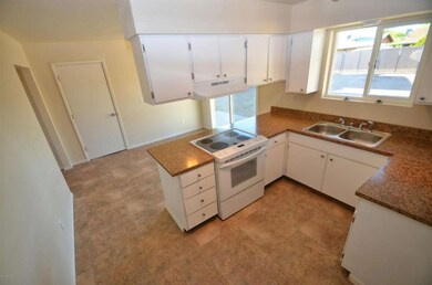 10th kitchen 3