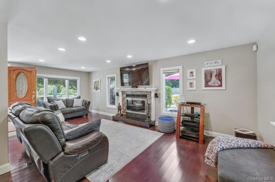 1 Deepdale Dr, ComMacK, NY 11725 - photo 7