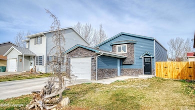 212 W Laurel St, Gillette, WY 82718 - photo 5