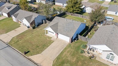 1012 W 22nd St, Claremore, OK 74017 - photo 6