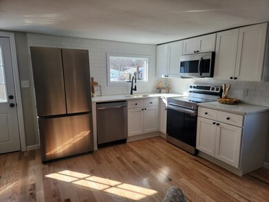 28 Pinehurst St, North Dartmouth, MA 02747 - photo 4