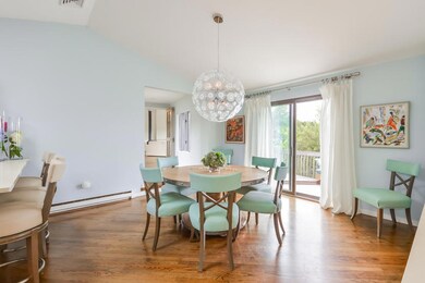 012-photo-dining-room-6189234