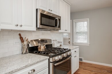 823 E Elm St, Wheaton, IL 60189 - photo 6