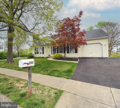 202 Abbey Dr, Royersford, PA 19468 - photo 2