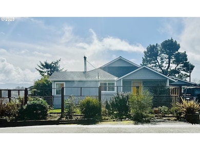 236 Fountain Ct, Brookings, OR 97415 - photo 2