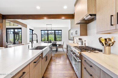 6-web-or-mls-Silver Oak-27