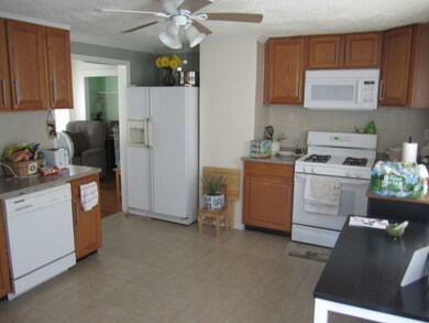 26 Barker St, Lowell, MA 01850 - photo 2