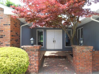 NICELY LANDSCAPED ENTRYWAY!